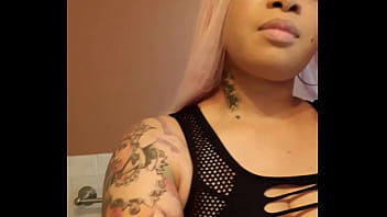 Preview 1 of Suhhy Leohesojo - bored in the bathroom