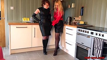 Preview 1 of Png Mama Kuap Lo Office - British mature loves to taste her girlfriends juices