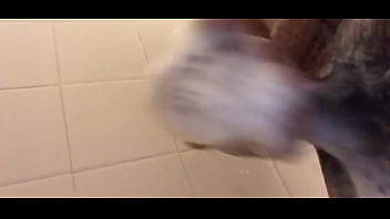 Preview 3 of Young And Crazy - Masturbandome en el shower