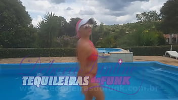 Preview 1 of 80 Year Old Man Fucking Towomen - D&eacute_bora Fantine Dan&ccedil_ando Trof&eacute_u do Ano