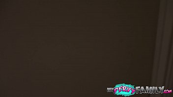 Preview 1 of Xxxxxxxxx Hot - Amateur Sex Tape With Busty Sister Quinn Wilde