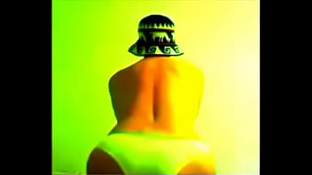 Preview 1 of Nikkis Opening Wide - video2