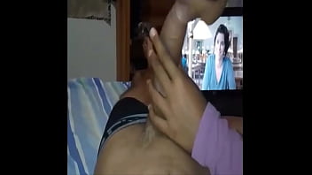 Preview 4 of Www Sex Filem Com - Mi amiga me mastuba con sus lindos pies,  para luego terminar sacandome la leche con una rica mamada