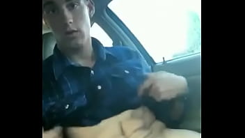 Preview 1 of Pixie Tom - Vergon se masturba en el carro