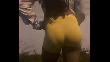 Preview 3 of Ladyboy Fucking - Bruninha de shorts de lycra 3