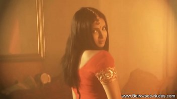Preview 1 of Porn Family - Indian Girlfriend Showing Her Body