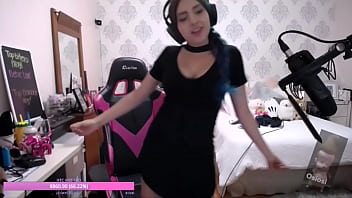 Preview 2 of Nicoletta Shea Brazzers - Arigamplays bailando calocha sexy