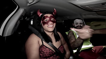Preview 2 of Indian Opan Bath Dax - Ela voltou da festa de Halloween toda arrombadinha e gozadinha