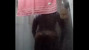 Preview 4 of Wife Trys Black - Bunda Boa no Banho