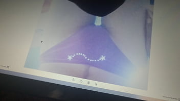 Preview 2 of Anna Mearws - Me la jalo con foto de una amiga