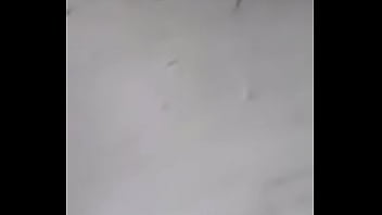 Preview 1 of Oldje Porn Tube - K tắm nhờ nh&agrave_ bạn