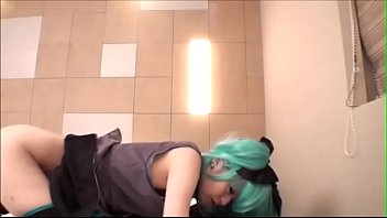 Preview 2 of Blacklubetube - Cojiendo con chica cosplay Miku.