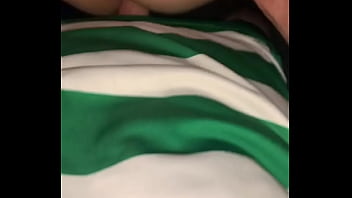 Preview 2 of Hide Sexes - Loiro com camisa do Sporting mete fundo em mim