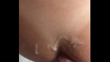 Preview 4 of Mom Naked Son Sleep Share Bed - Marido gozando na bunda da esposa