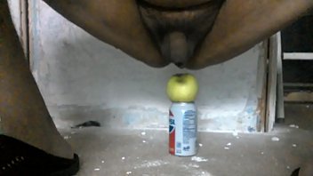 Preview 1 of Indion Yung - Manzana sobre la cola