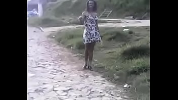 Preview 2 of Conlaura - Caiu a calcinha she lost her panties se le caen las bragas al suelo