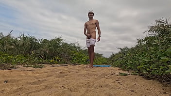 Preview 2 of Kim Ksex - Punheta e Gozada na Praia