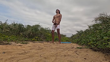 Preview 3 of Kim Ksex - Punheta e Gozada na Praia