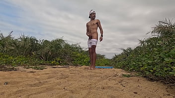 Preview 1 of Kim Ksex - Punheta e Gozada na Praia