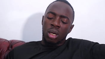 Preview 2 of Big Tits Foking - jouez avec mon gros cul au lieu de jouer a la play