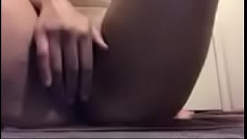 Preview 1 of Bonos Kissing - Lovely Caramel Bombshell