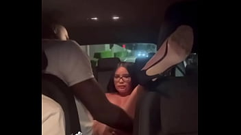 Preview 3 of Eva Cats Porn - Asi&aacute_tica Gostosa sentando gostoso no motorista de Uber enquanto Noivo Dirige pro BBC Foder