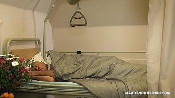 Preview 1 of Pak Xmxxx - Hospital nurse blows old patient