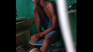 Preview 1 of Ffjdjrdh - Comendo vizinha emcima do telhado