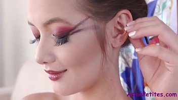 Preview 2 of Phim Sex E Duc Hue - These Asian girls sure know to have fun