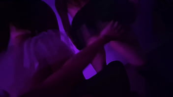 Preview 2 of Papa Ne Bate Ko Chod Diya - El lobo cachondo encuentra dos sexys conejitas para saciar su sed de sexo en la fiesta de Halloween