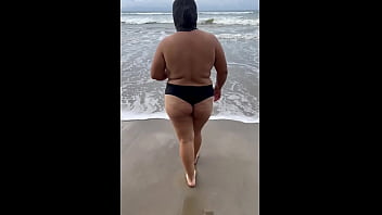 Preview 1 of Xngx Videos - Surprising I record a sexy Colombian girl on the beach and we ended up fucking very hard on the beach.