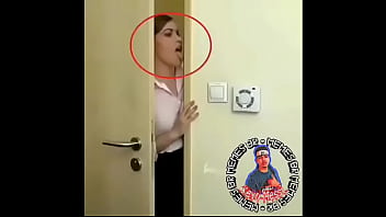 Preview 2 of Ava Ven - Ati&ccedil_ando o chefe no escritorio