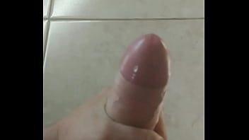 Preview 2 of Big Boobs Mom In Bathroom - Largando leche