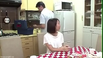 Preview 3 of Falditas Rusas - Japonesa teniendo sexo en la cocina