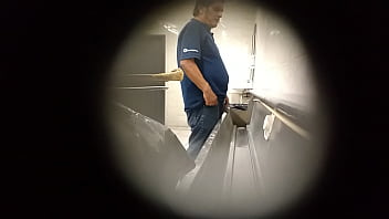 Preview 1 of Black Xxxzzxz - Spy pissing