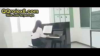Preview 1 of Punheta Ela Ver - Guru Asia Montok Dilecehin Murid Kelas