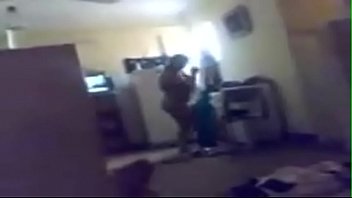 Preview 1 of Pujnabi Xxx - بيمسك بزازها السمرويه المثيره بيفضل يمص فيها ويظبطها احلى نيكه
