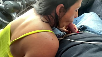 Preview 2 of Profesional Masaj - Chupando o mec&acirc_nico no meio do tr&acirc_nsito