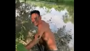 Preview 4 of Babati Sex Video - Bơi bị tuột quần