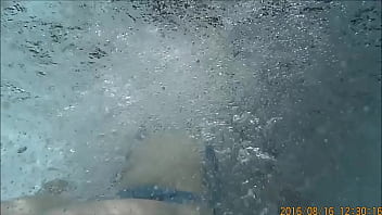 Preview 2 of Paki Free Live Sex Cams - Teen bei der unterwasser entspannung