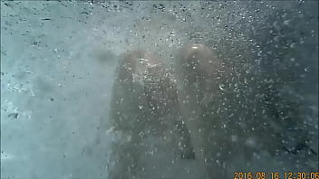 Preview 1 of Paki Free Live Sex Cams - Teen bei der unterwasser entspannung