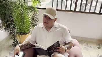 Preview 3 of Borka Pora Xxnx - CHICO SE FOLLA A LA EMPLEADA DE SERVICIO FRENTE A SU PADRASTRO