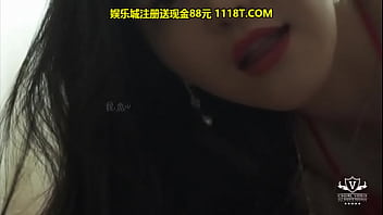 Preview 2 of Neighbor Anty - 纯涩劲爆网红超诱惑视频写真摄影师王涛VIP专场刘钰儿脱下性感