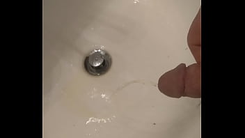 Preview 1 of Kagne Linn Cartwr - Piss in the sink with slut watching