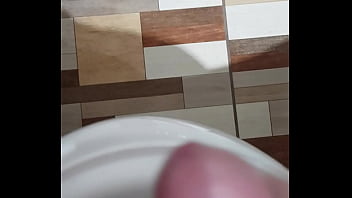 Preview 2 of Mom Milf Squirt Party - Rica paja en el ba&ntilde_o de mis suegros