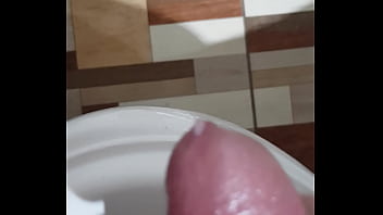 Preview 3 of Mom Milf Squirt Party - Rica paja en el ba&ntilde_o de mis suegros