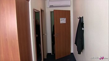 Preview 1 of Teenplacea 13 - German Step Mom - Mutter fickt den Jungen von Nebenan im Hotel mit einem Trick