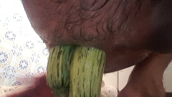 Preview 1 of Heeljob Bootjob - Dupla penetra&ccedil_&atilde_o com legumes