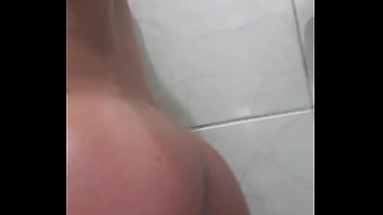 Preview 2 of Dig Squirting - Boy no banho