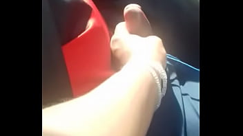 Preview 1 of Azeri 4 - Punheta da minha puta no carro